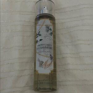 Bath & Body Works Snowflakes & Cashmere Body Wash - Gold and White